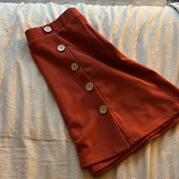 Mini skirt with buttons - Picture 4 of 4